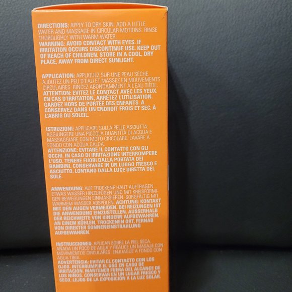 Revolution Skincare VITAMIN C BRIGHTENING CREAM CLEANSER - Picture 8 of 9